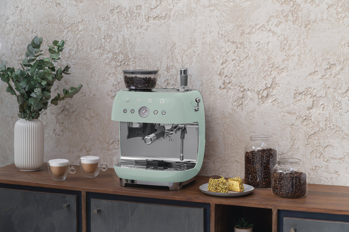 Espresso coffee machines with a grinder