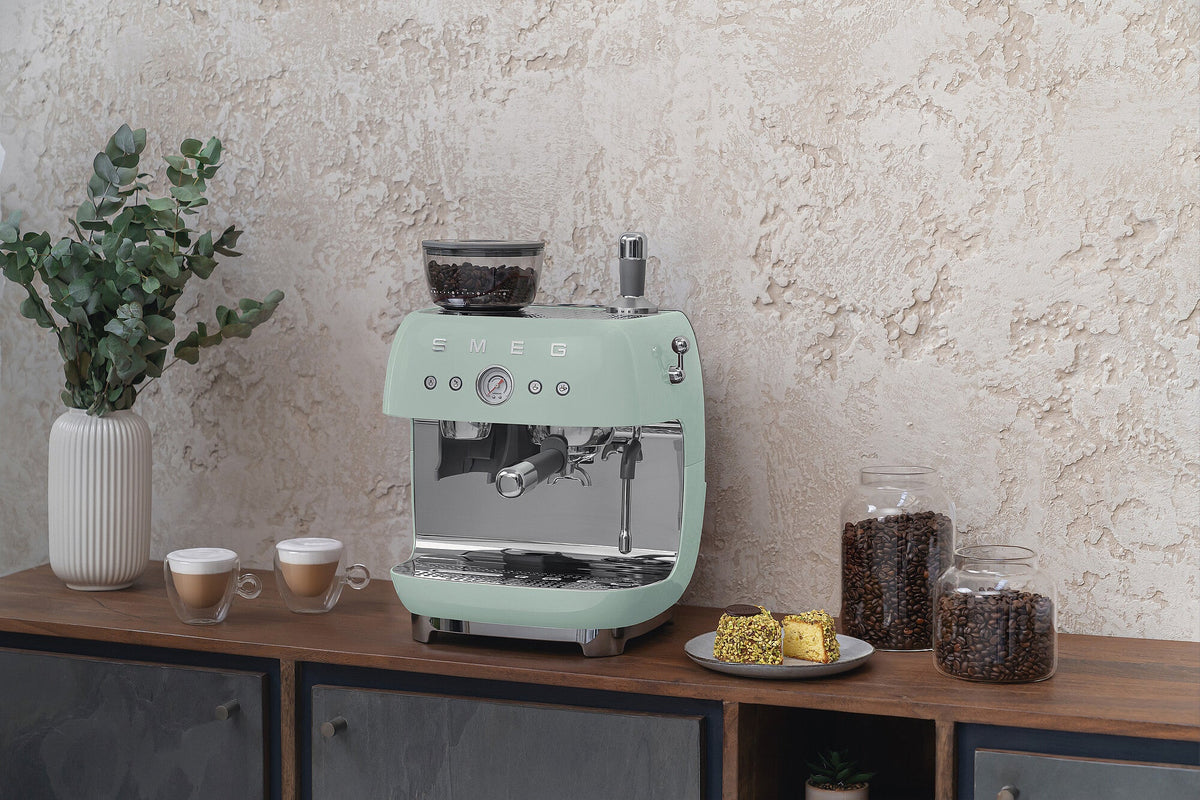 Espresso coffee machines with a grinder